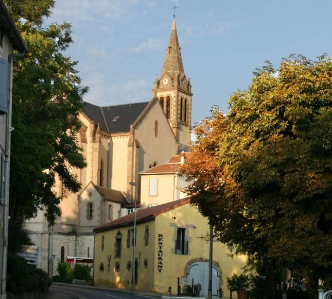 L'église de Creissels dans l'Aveyron.