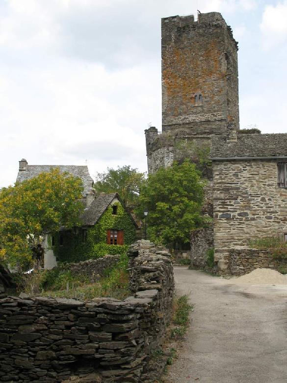 Valon, un village dominant un site naturel d'exception en Aveyron