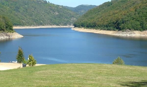 Lac de Sarrans - Lacs Nord Aveyron - France
