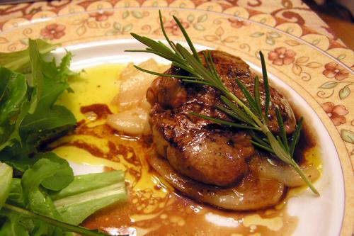 Recette du foie gras frais poêlé sur un lit de poires