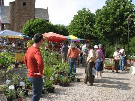 La Fête des plantes dans le village de Calmont de Plancatge dans l’Aveyron