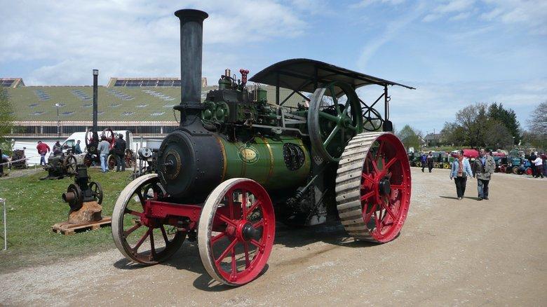 Vieilles machines agricoles au festival de la locomotion Campuac