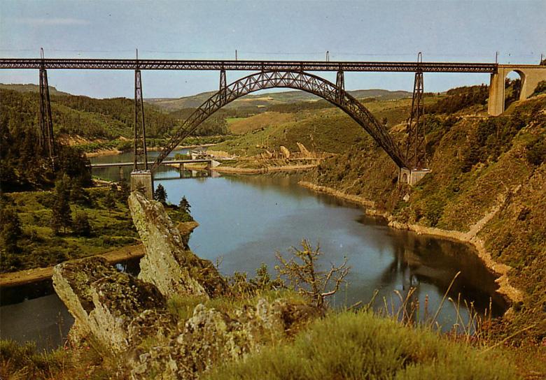 Vieille photo ancienne du viaduc de Garabit