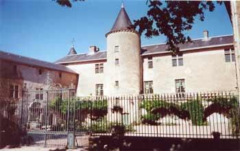 Cour d'honneur du Château de Fayet - Aveyron