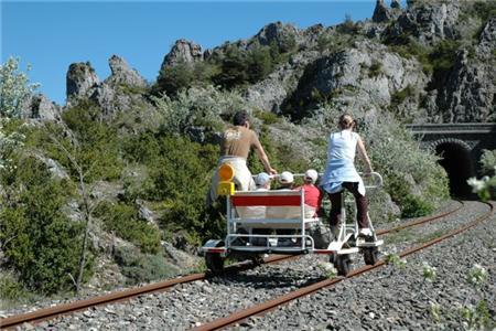 Vélo rail et train touristique dans la vallée du Cernon