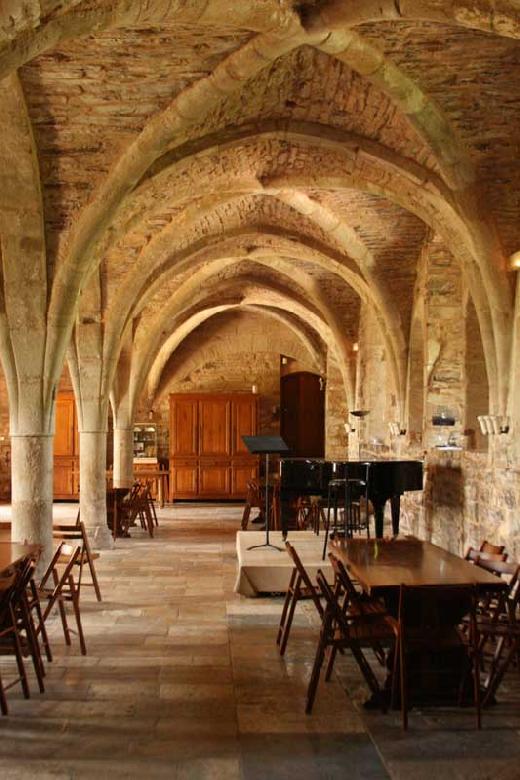 L'ancien scriptorium de l'abbaye de Sylvanès, aujourd'hui réfectoire et salle de concert