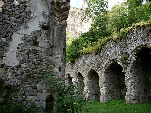 Les ruines de l'église de Peyrusse le Roc - Aveyron