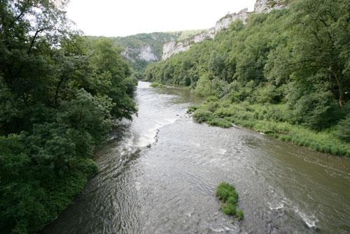 L'Aveyron est une rivière abondante, mais très irrégulière,<br>comme la plupart des cours d'eau du bassin versant de la Garonne.