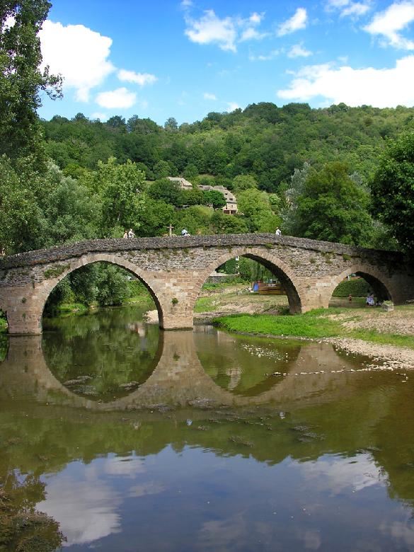 Le pont de Belcastel sur l'Aveyron.