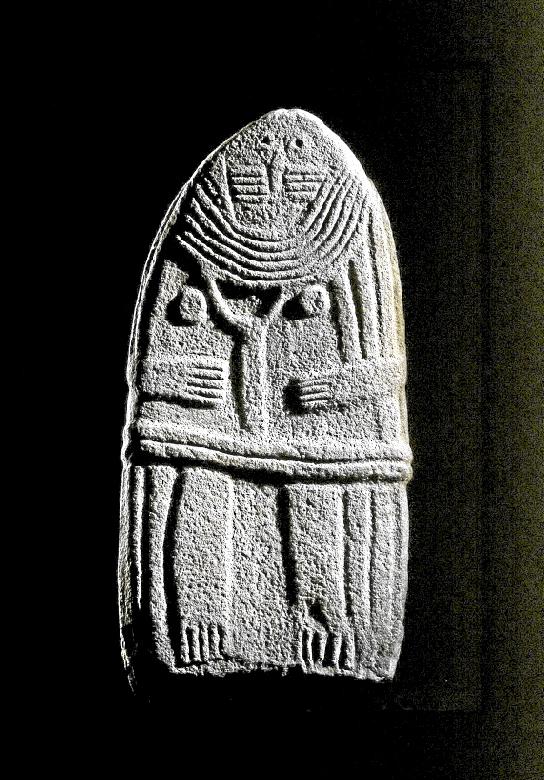 La Dame de Saint-Sernin, cette statue-menhirs, qui est actuellement exposée au Musée Fenaille de Rodez, a été trouvée au pied de la colline de Saint Martin, près du pont du Merdanson.