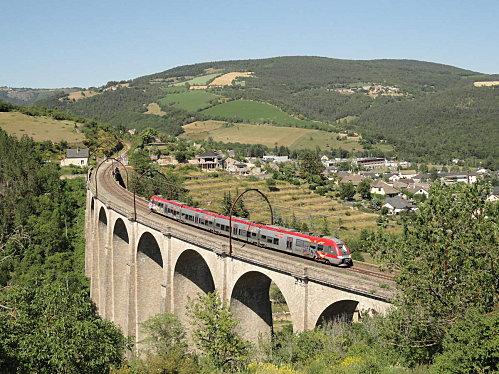 La ligne des Causses est l'appellation donnée à la ligne électrifiée reliant Neussargues à Béziers en passant par Millau.
