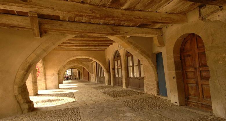 Village fondé en 1281 au patrimoine remarquable, Sauveterre de Rouergue est un village situé au cœur du Ségala.