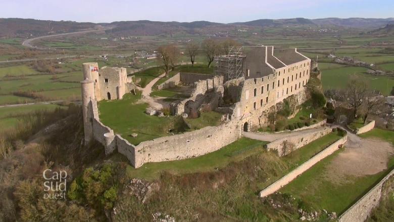 De Séverac le Château à Rodez, le long de la vallée de la rivière Aveyron.