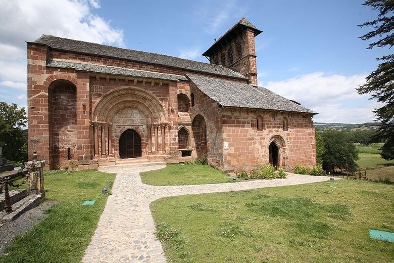 L'Eglise Romane de Perse ou chapelle Saint-Hilarian-Sainte-Foy à Espalion dans l'Aveyron est un joyau d'art roman.