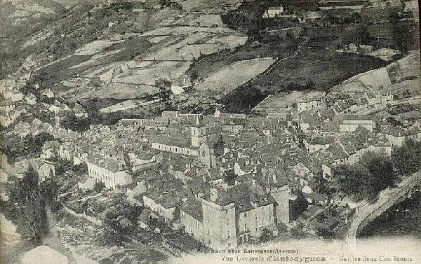 Vue d'Entraygues sur Truyère - Aveyron - France