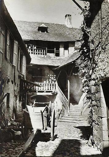 La maison Valette: ancienne auberge - Aveyron - France