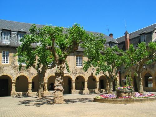 Le cloître des Augustins de St geniez d'Olt - Aveyron