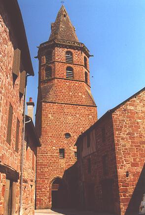 Eglise en grès rouge - Marcillac Vallon - Aveyron