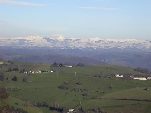 Vue depuis le site du Puy de l'Arbre - Montsalvy - Cantal