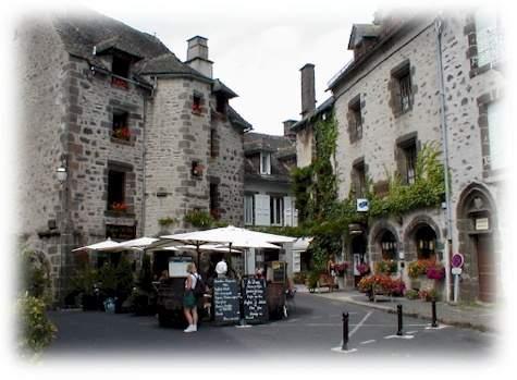 Salers: plus beaux villages du Cantal - Auvergne
