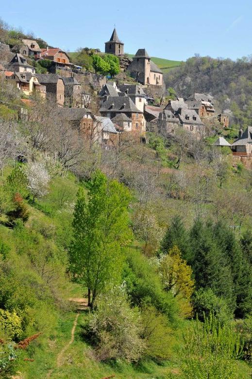 Beau hameau fleuri de La Vinzelle - Aveyron