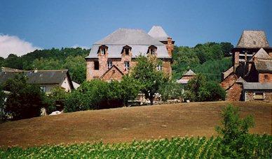 Pruines et son château - Aveyron - France